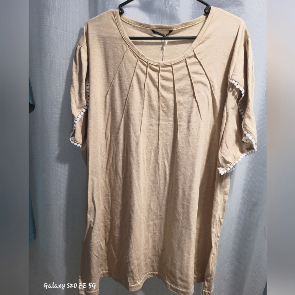 BNWT Bloomchic 3x (22-24) top